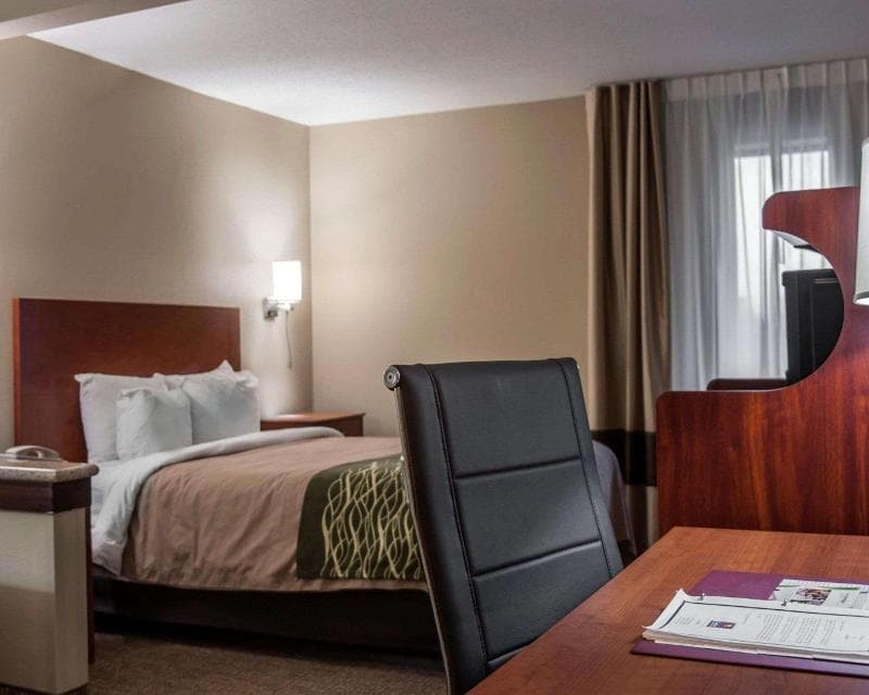 Quality Inn And Suites Near St. Louis And I-255 4