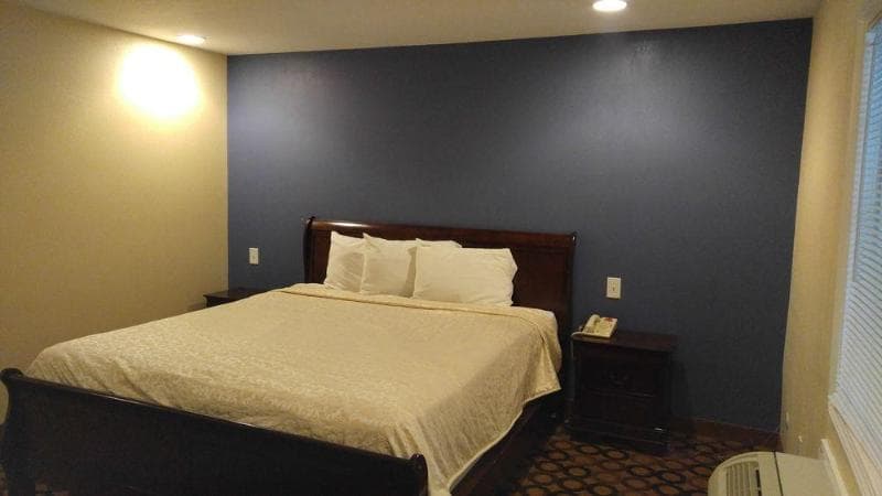 Surf City Inn & Suites 3