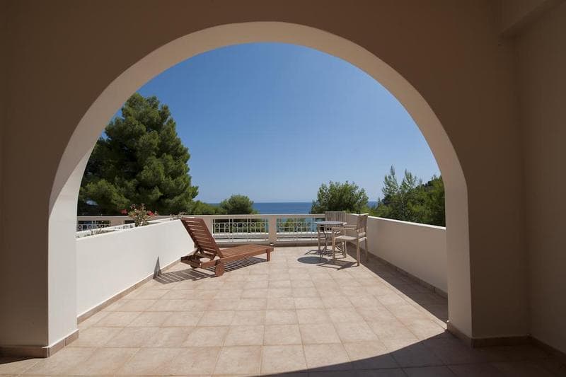 Alonissos Beach Bungalows & Suites Hotel 4