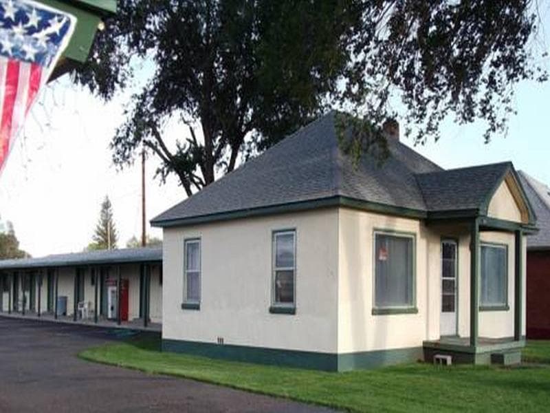 Adobe Sands Motel 2