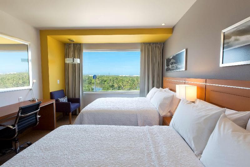 Hampton Inn & Suites by Hilton Paraiso 4