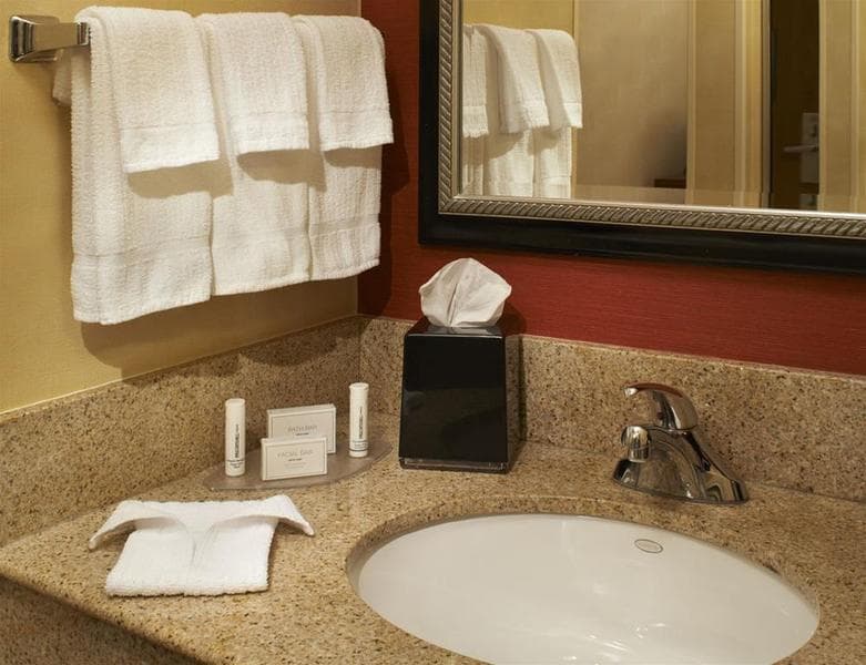 Courtyard By Marriott Des Moines West Clive 4