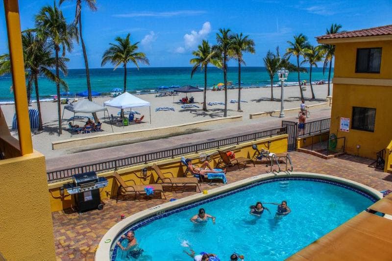 Hollywood Sands Resort main