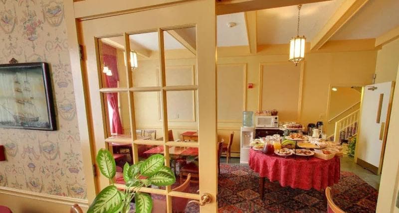 The America's Cup Inn photo 1