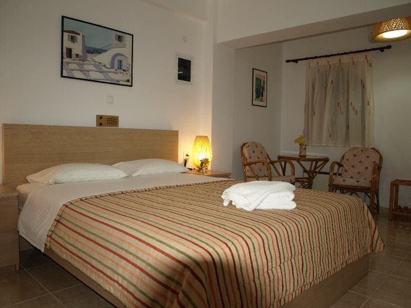 Kastro Studios And Apartments 4