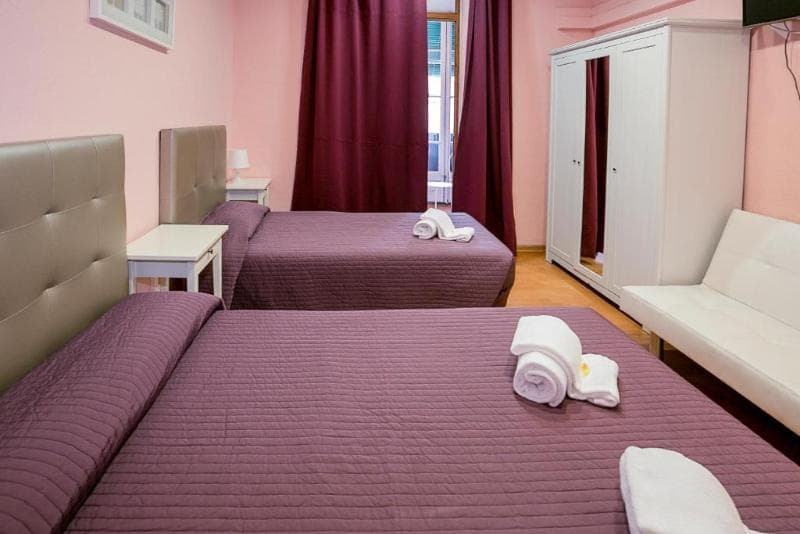 Hostal Balmes Centro 3