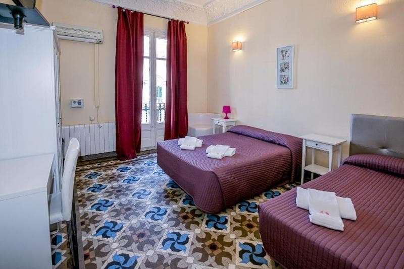 Hostal Balmes Centro 4