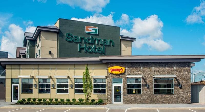 Sandman Hotel Oakville 3