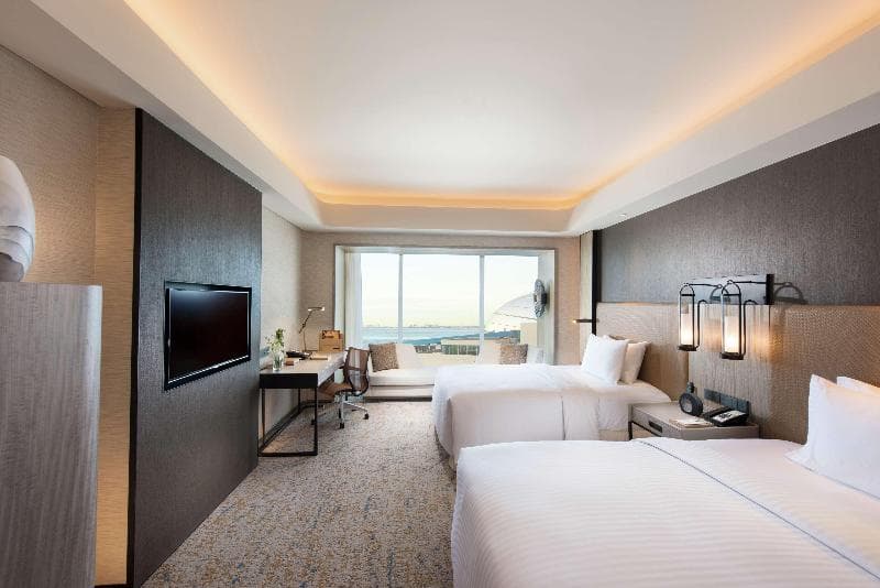 Conrad Manila 4
