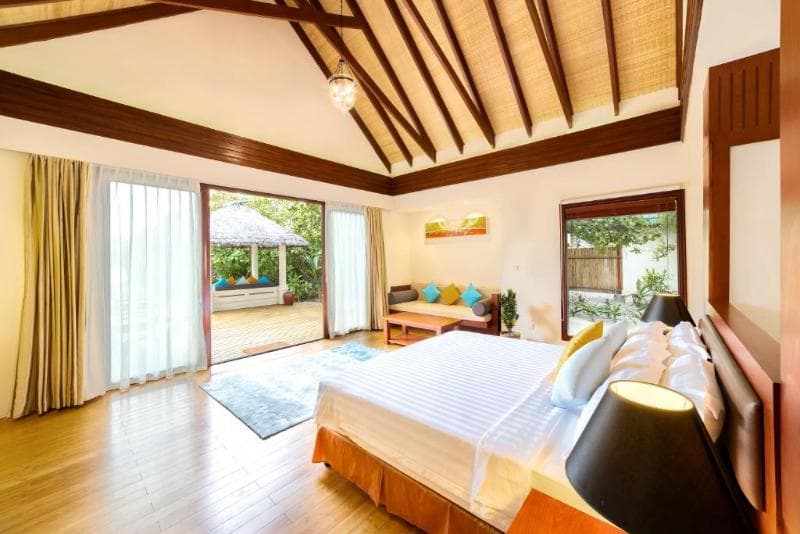 Furaveri Island Resort & Spa 4