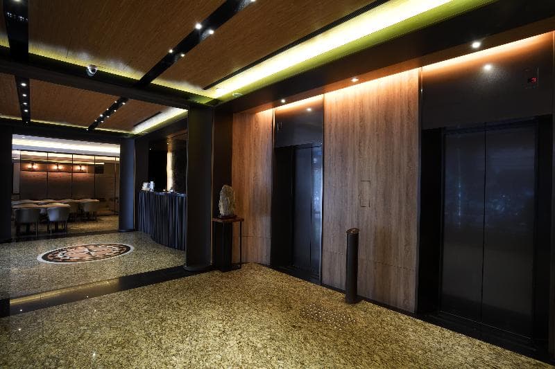East Dragon Hotel 4