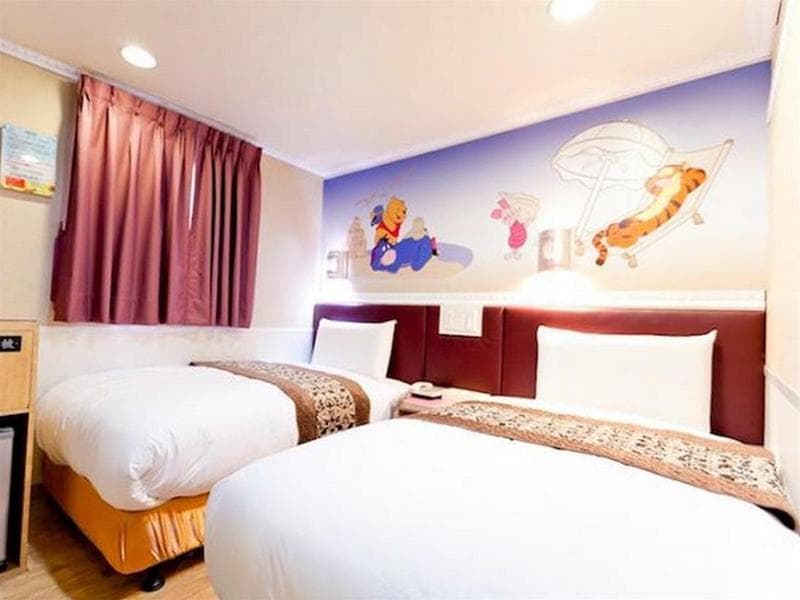 The Dealer Hotel 4