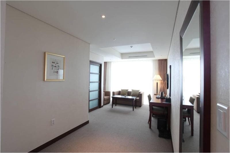 Sunshine Hotel 3
