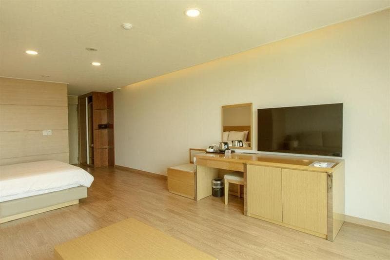 Uni Jeju 4