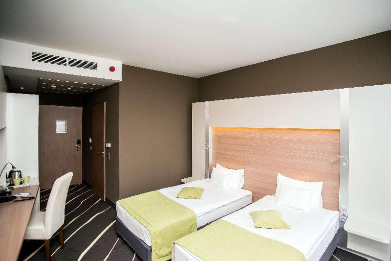 Best Western Plus Lakeside Hotel 2
