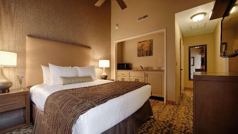 Best Western The Inn & Suites Pacific Grove 3