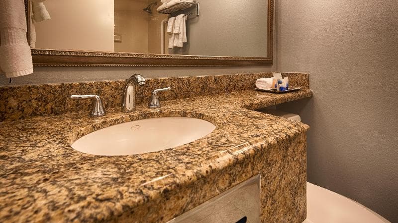 Best Western Hartford Hotel & Suites 2