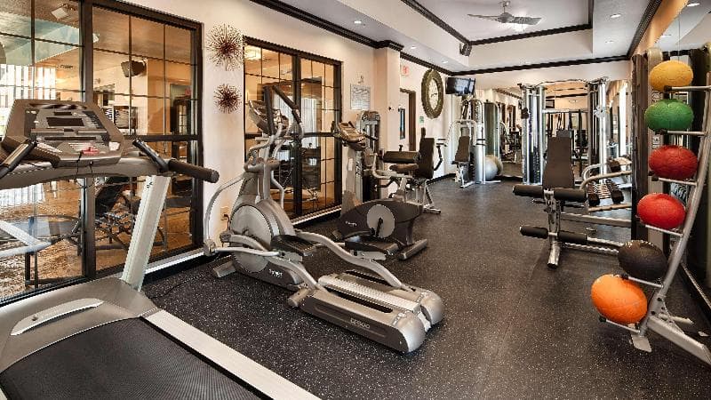 Best Western Plus Emerald Inn & Suites 2