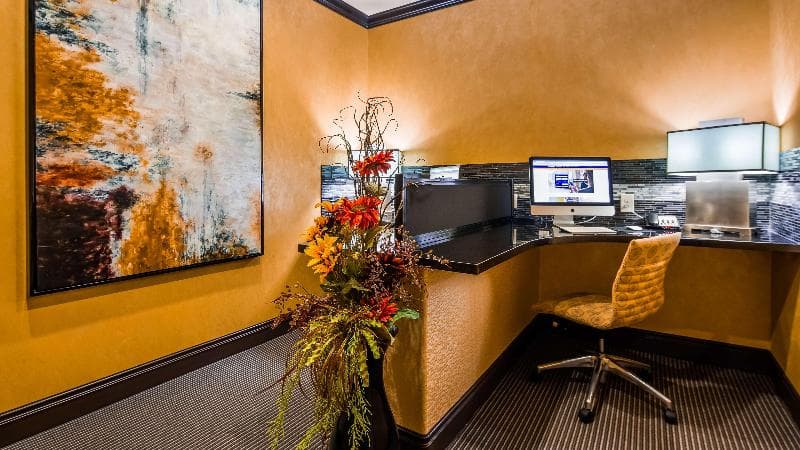 Best Western Plus Emerald Inn & Suites photo 1