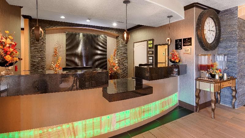 Best Western Plus Emerald Inn & Suites 5