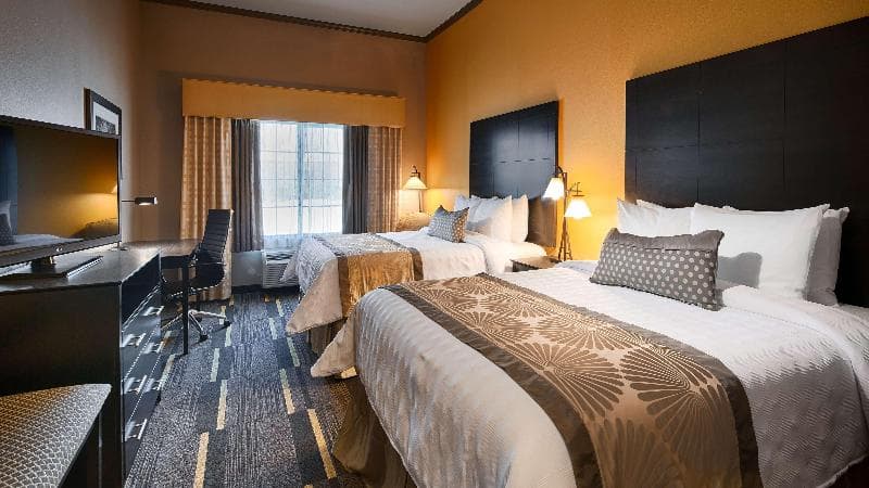 Best Western Plus Emerald Inn & Suites 4