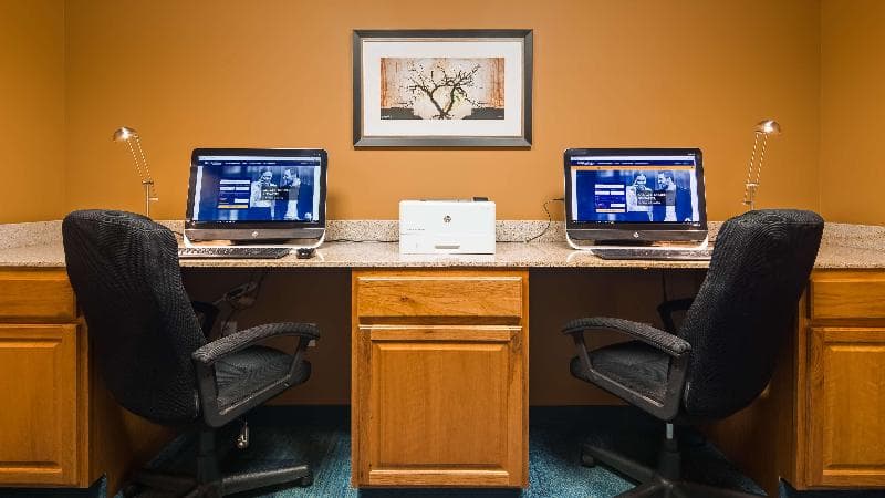 Best Western Plus Hiawatha Hotel photo 1