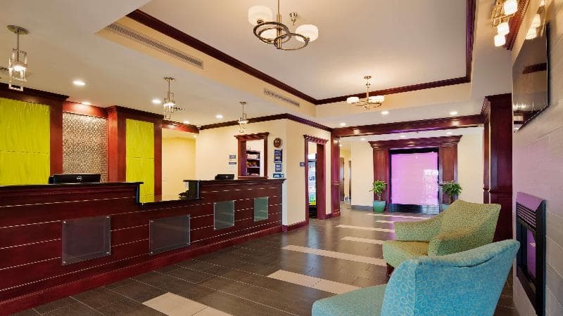 Best Western Plus Pratt 4