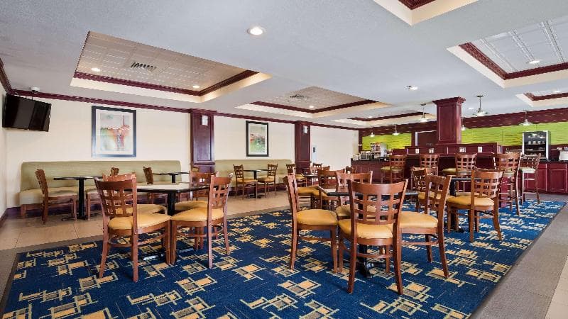 Best Western Plus Pratt 2