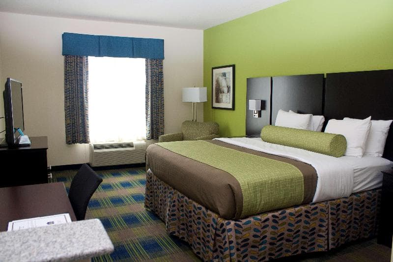 Best Western Plus Pratt 3