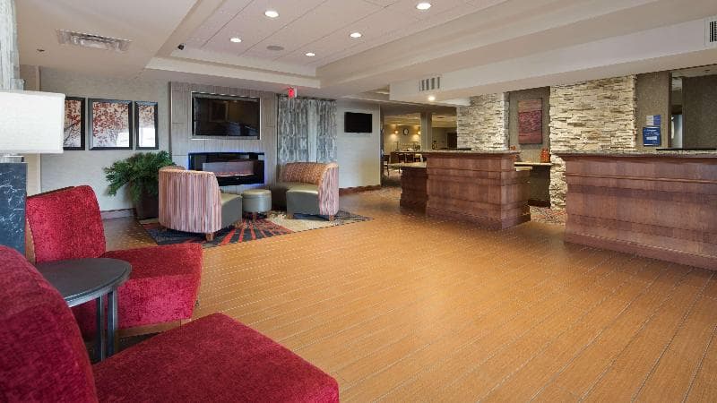 Best Western Plus Willmar 5