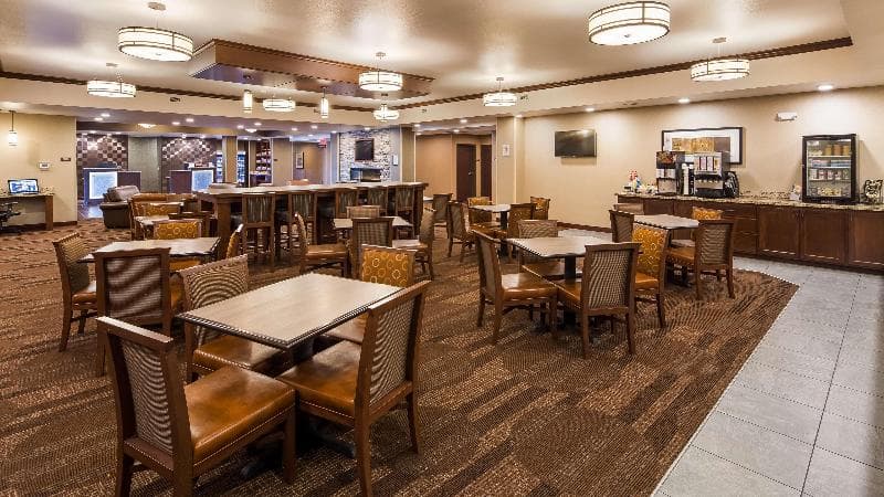 Best Western Plus Lincoln Inn & Suites 3