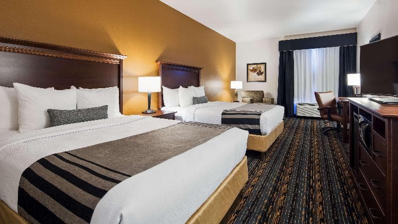 Best Western Plus Lincoln Inn & Suites 4