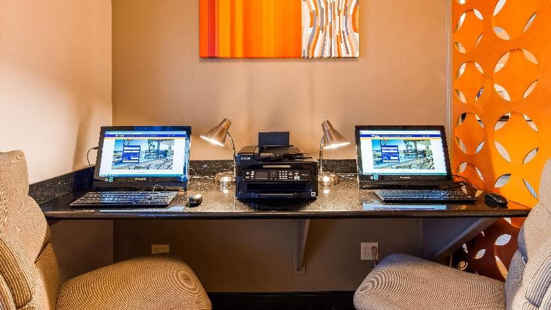 Best Western Plus The Four Corners Inn photo 1