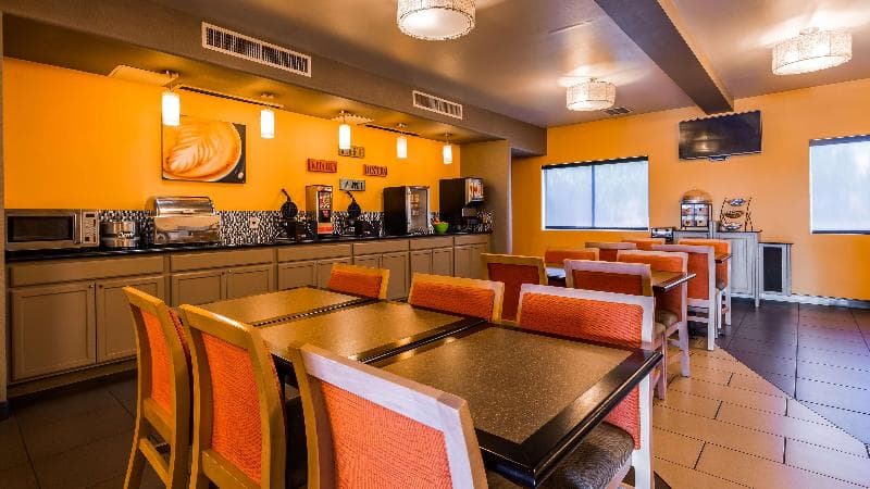 Best Western Plus The Four Corners Inn 3