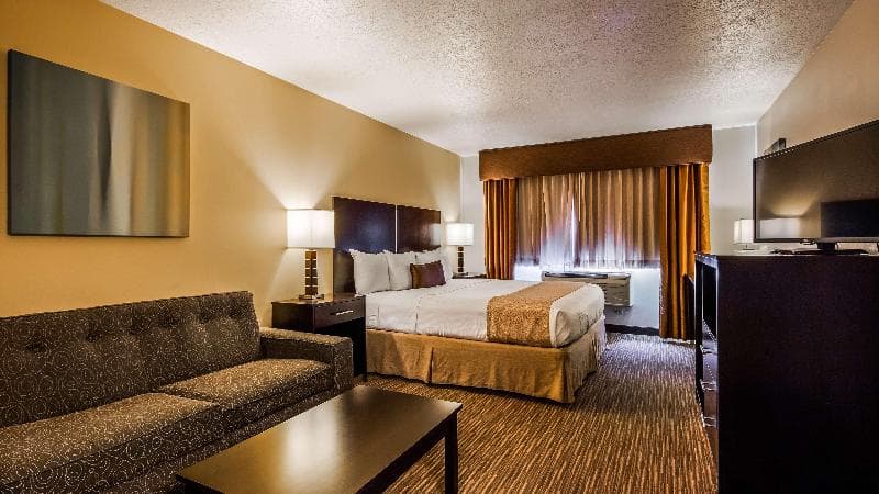 Best Western Plus The Four Corners Inn 4