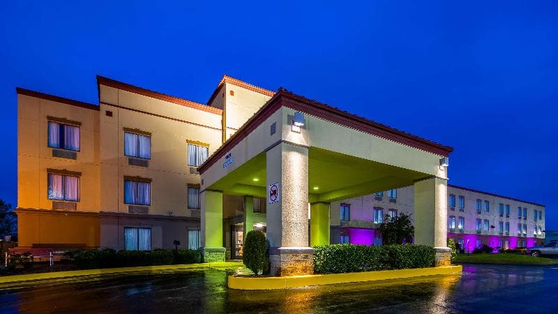 Best Western Plus Boardman Inn & Suites 4