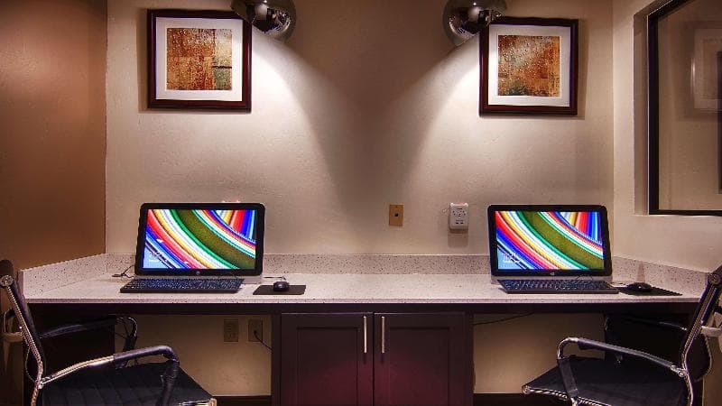 Best Western Lindsay Inn & Suites photo 1
