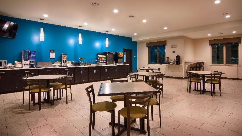 Best Western Lindsay Inn & Suites 3