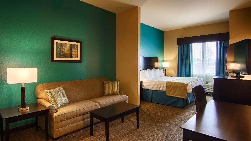 Best Western Lindsay Inn & Suites 4