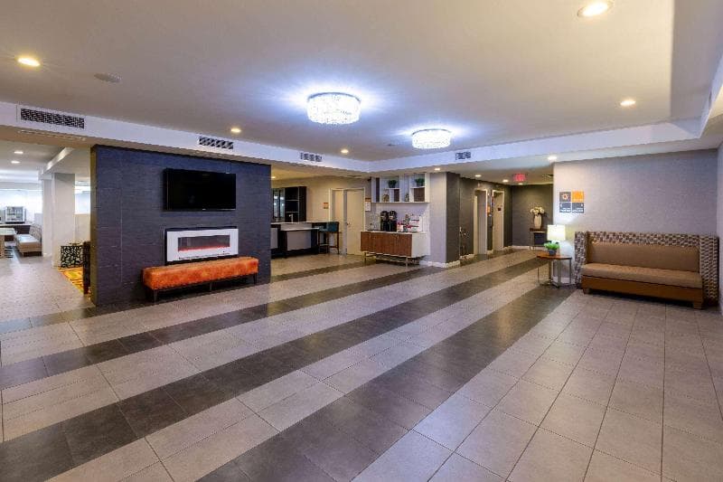 La Quinta Inn & Suites by Wyndham Tulsa Downtown/Route 66 5