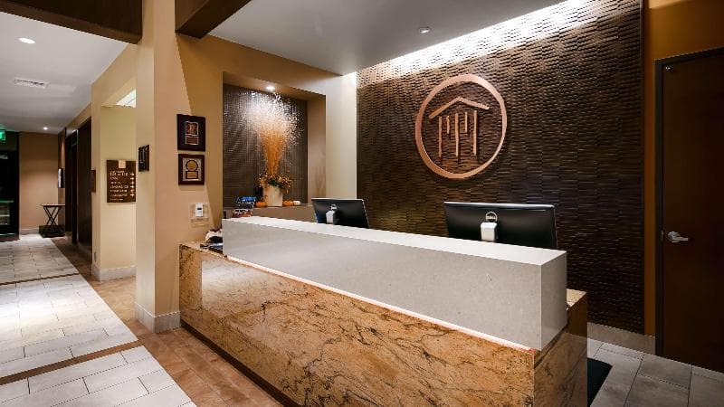 Best Western Premier Boulder Falls Inn 4
