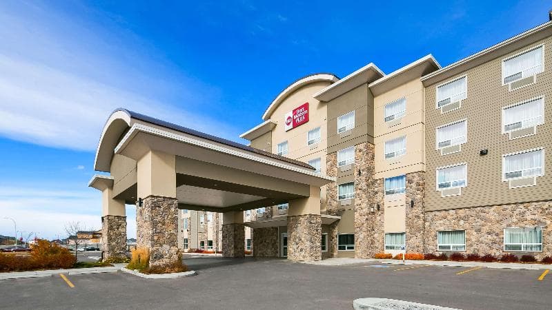 Best Western Plus Okotoks Inn & Suites photo 1