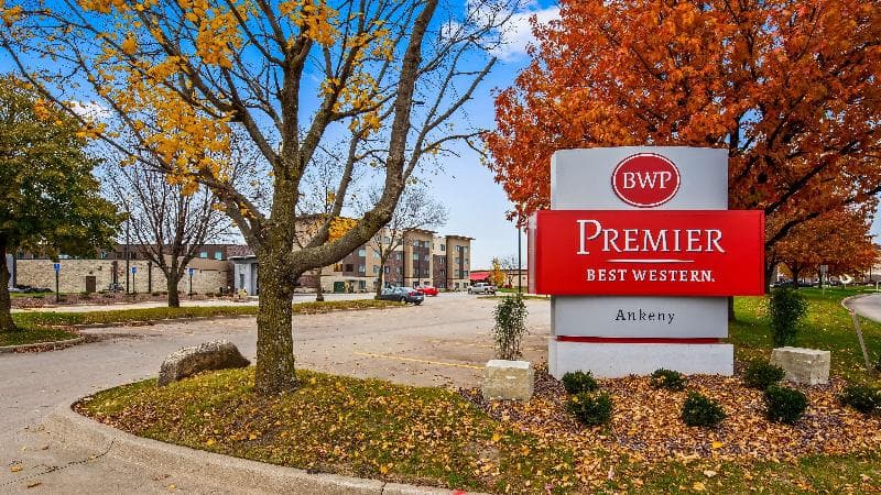 Best Western Plus Okotoks Inn & Suites 3