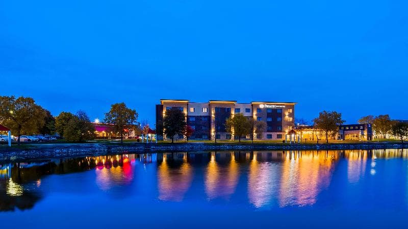 Best Western Plus Okotoks Inn & Suites 4