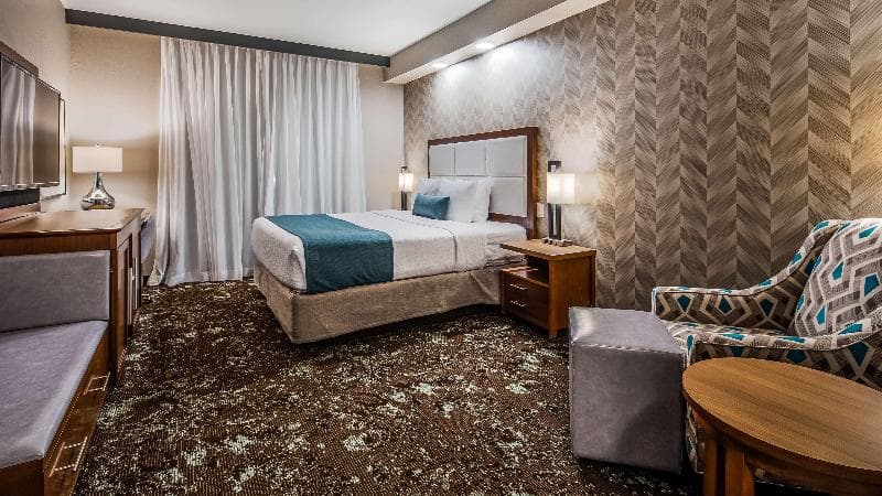 Best Western Plus Okotoks Inn & Suites 5