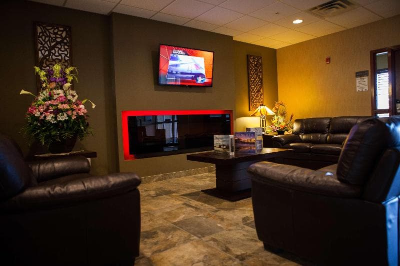 Best Western Plus Service Inn & Suites 2