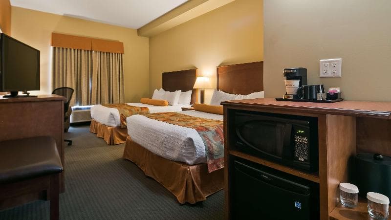 Best Western Plus Service Inn & Suites 4