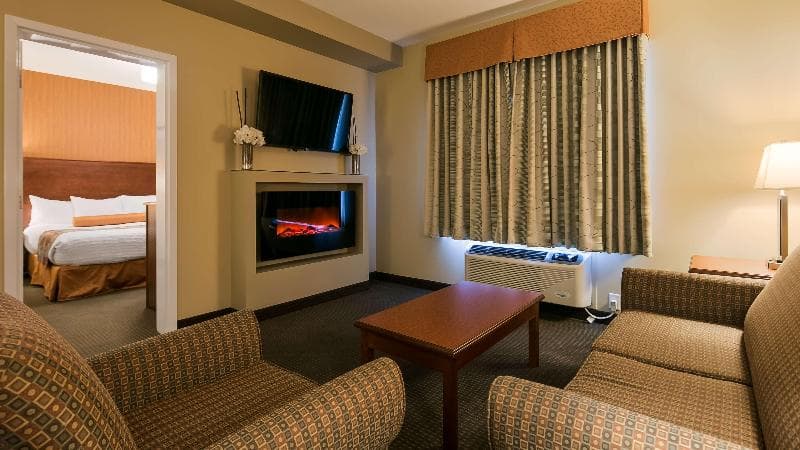 Best Western Plus Service Inn & Suites 5