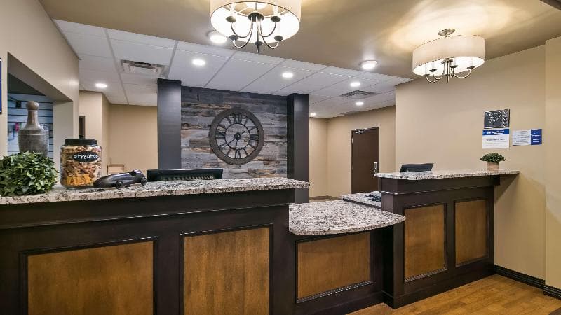Best Western Plus Lacombe Inn & Suites 4