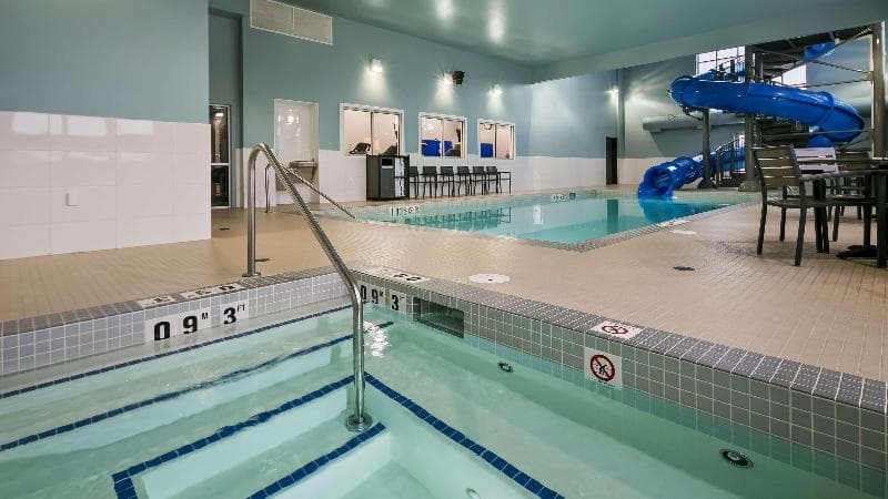 Best Western Plus Lacombe Inn & Suites 5